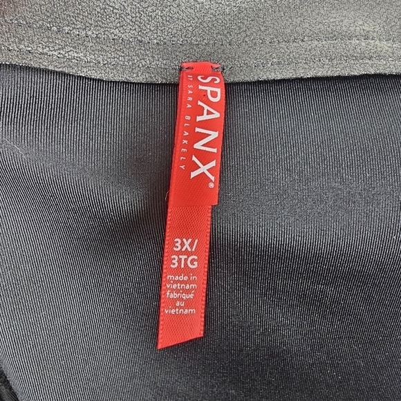 Spanx Black Faux Leather Flouncy Skater Skirt NWT, size 3X - Picture 7 of 9